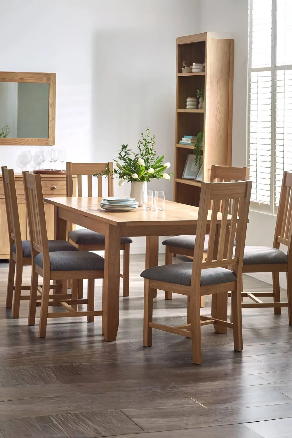 Julian Bowen Mallory Rectangular Extending 4-6 Seater Dining Table in Light Oak 2