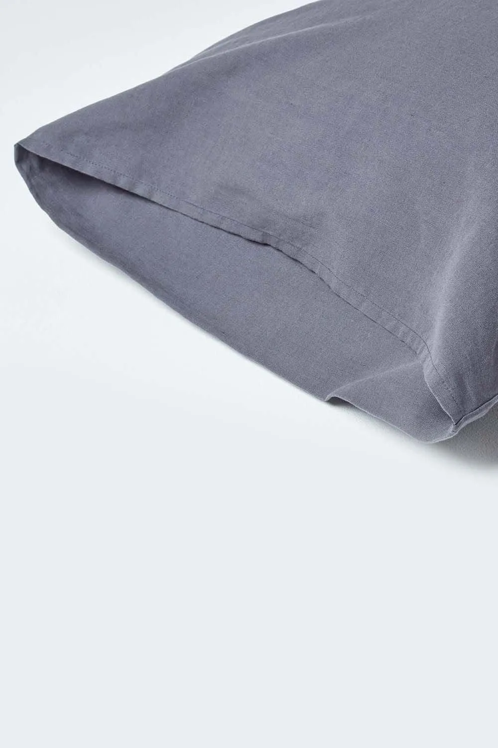 Homescapes Linen Housewife Pillowcase, King in Dark Grey 3