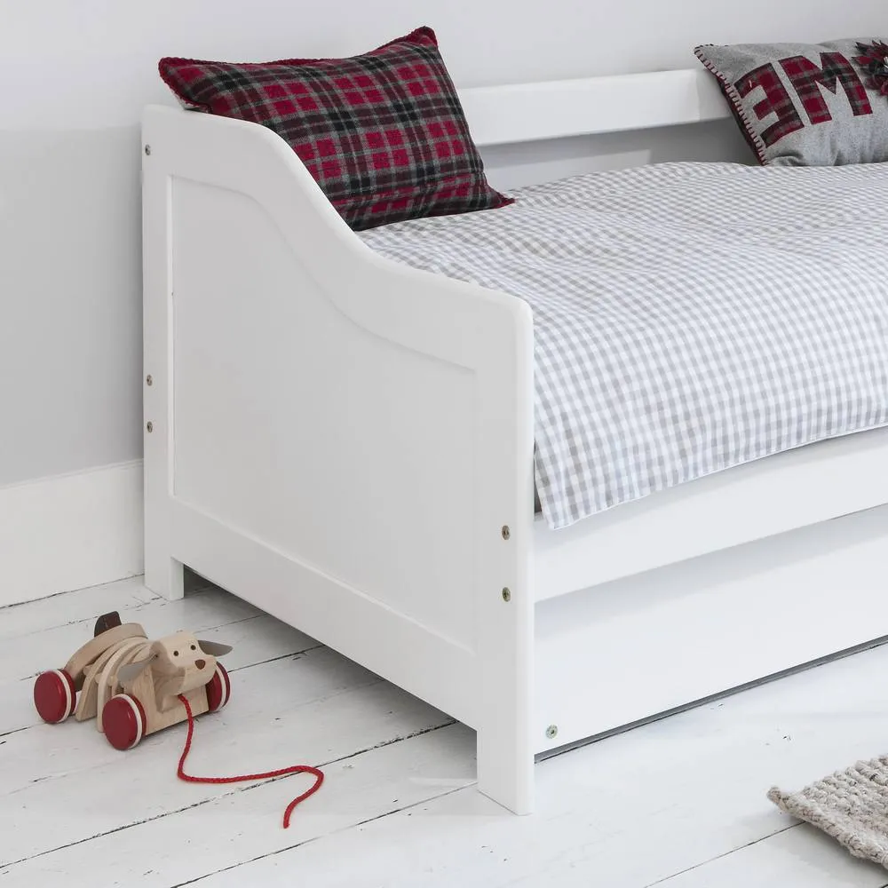 Nöa and Nani Hove Day Bed with Pullout Trundle in White 5