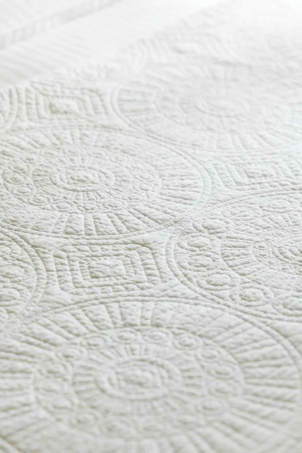 Soak&Sleep Quilted Cotton Bedspread in White 2