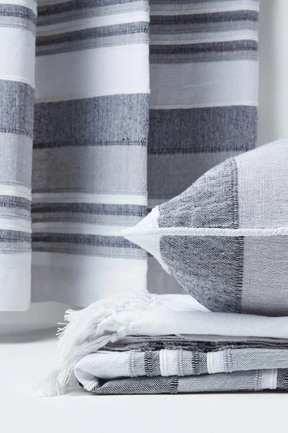 Homescapes Cotton Striped Morocco Cushion Cover in Light Grey 5