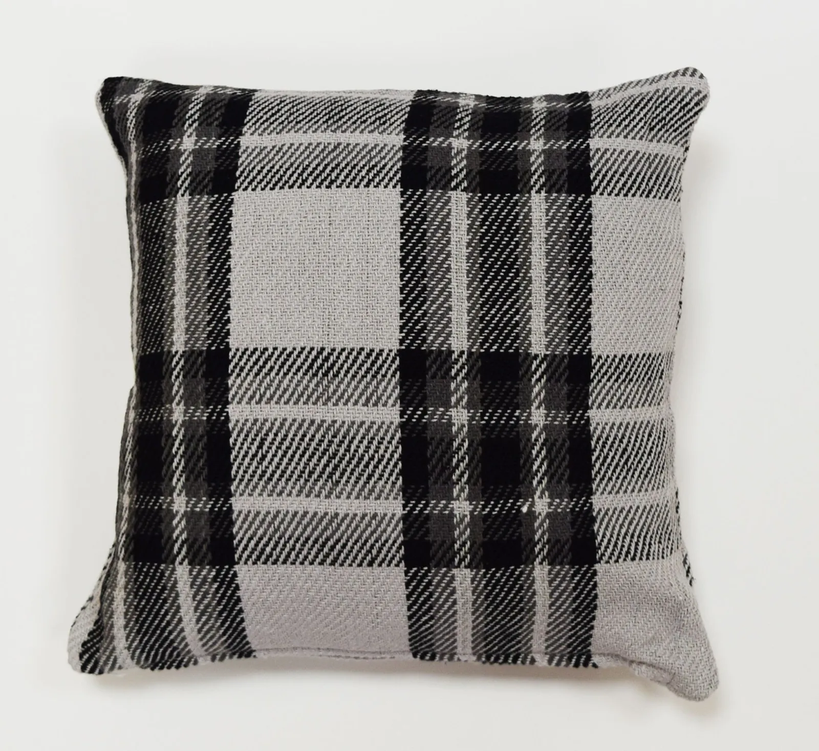 Rapport Home Highland Check Cushion Cover (43x43 cm) in Black 1