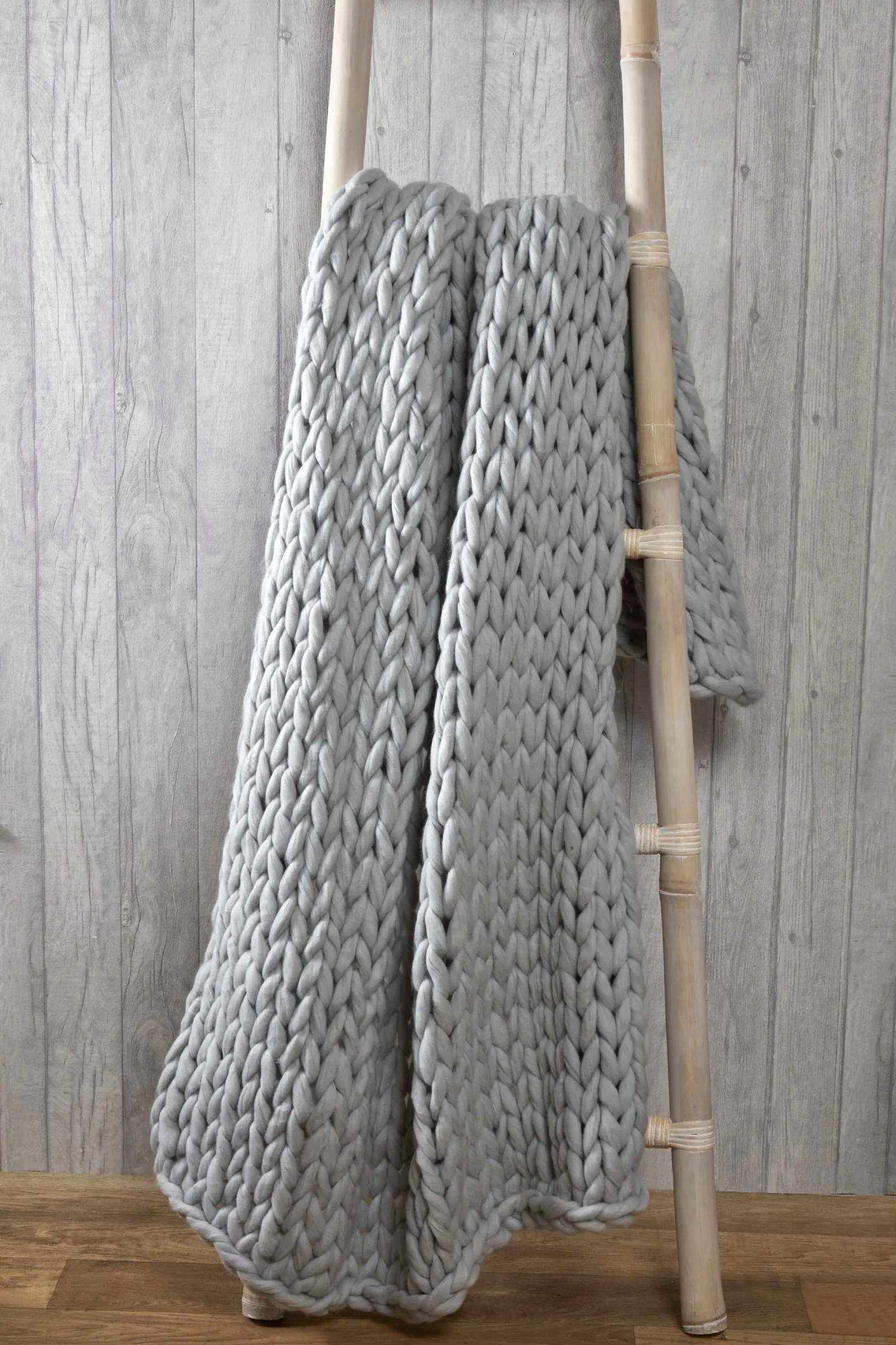 Rapport Home Cable Knit Polyester Throw (120x150 cm) in Grey