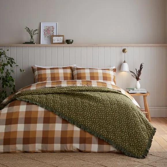 Floral Frilled Quilted Bedspread 2