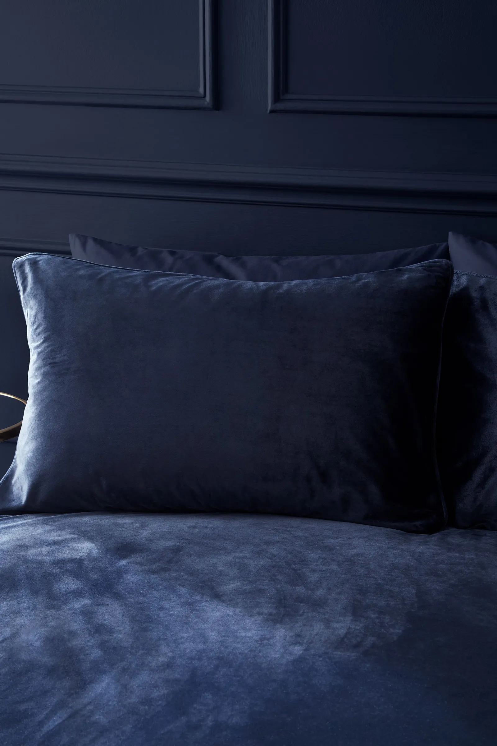 Catherine Lansfield 'Kingsley' Soft Matt Velvet Duvet Cover Set in Navy 2