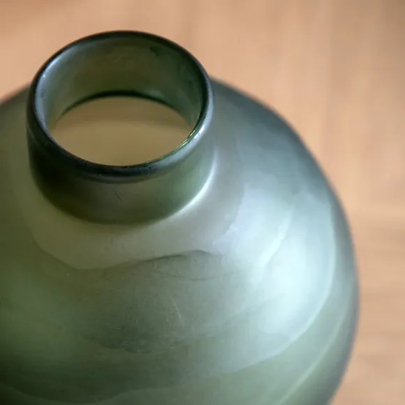 Cedar & Sage Bevelled Glass Globe Vase 2