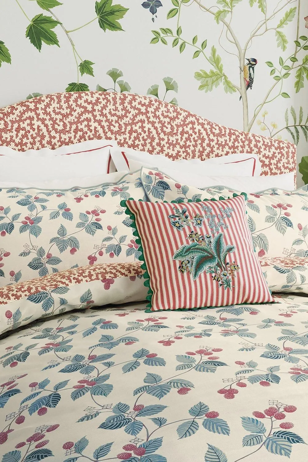 Sanderson 'Rubus' Cotton Sateen Duvet Cover Set in Raspberry 2