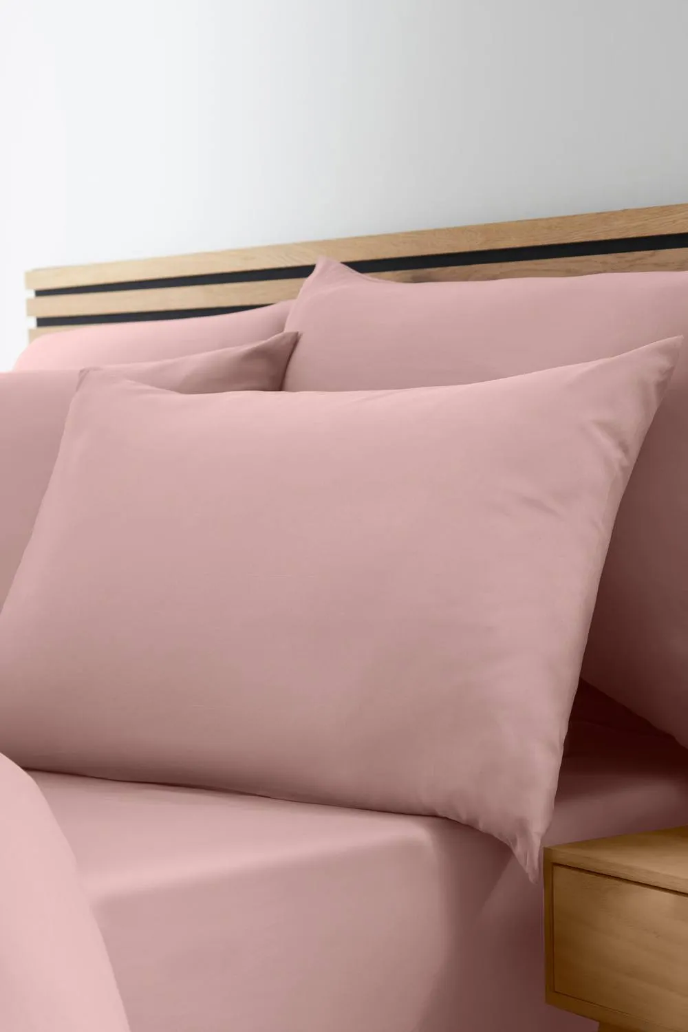 Catherine Lansfield So Soft Non Iron Standard Pillowcase Pack of 4 in Pink 2