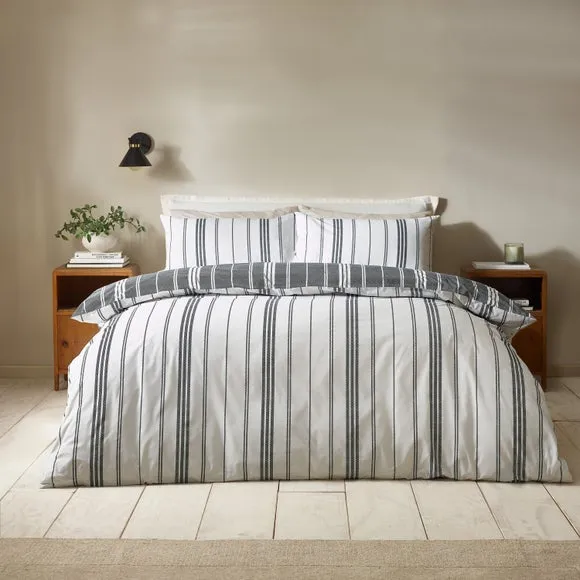 Catherine Lansfield Harbour Stripe Polycotton Duvet Cover & Pillowcase Set 1