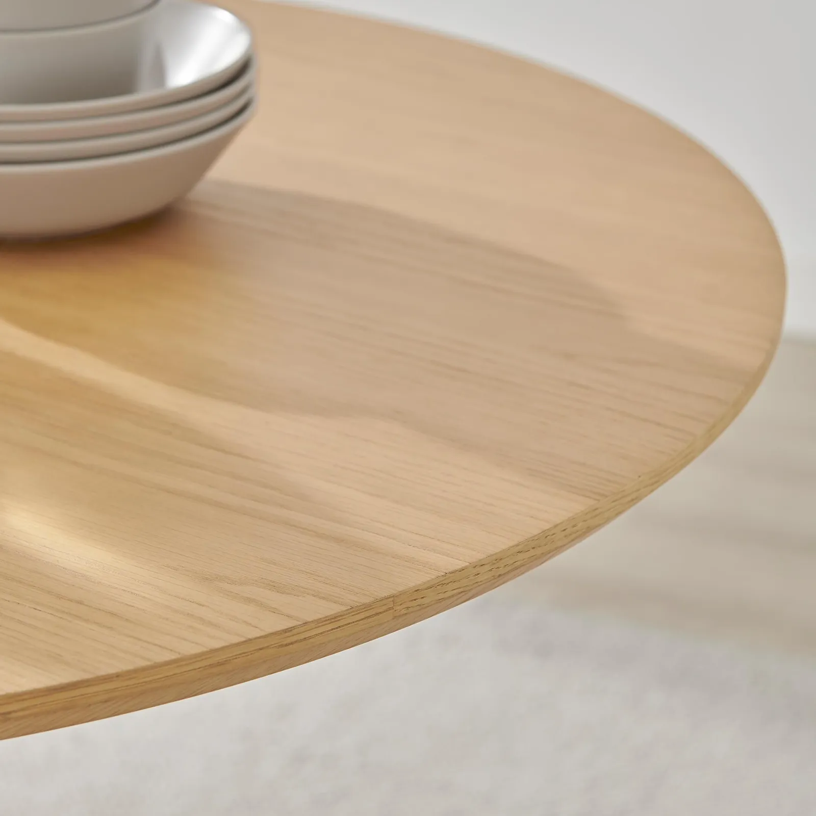 FurnitureboxUK Novara 100cm Oak Veneer Top Round Dining Table & 4 Oak Masa Chairs in Brown 4