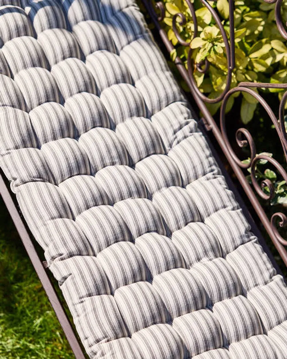 Dibor Traditional Grey Striped Summer Outdoor Garden Bench Cushion L100cm x W45cm 3