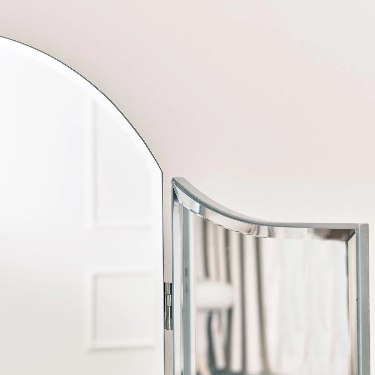 Melody Maison Vintage Style Dressing Table Triple Mirror in Clear 4