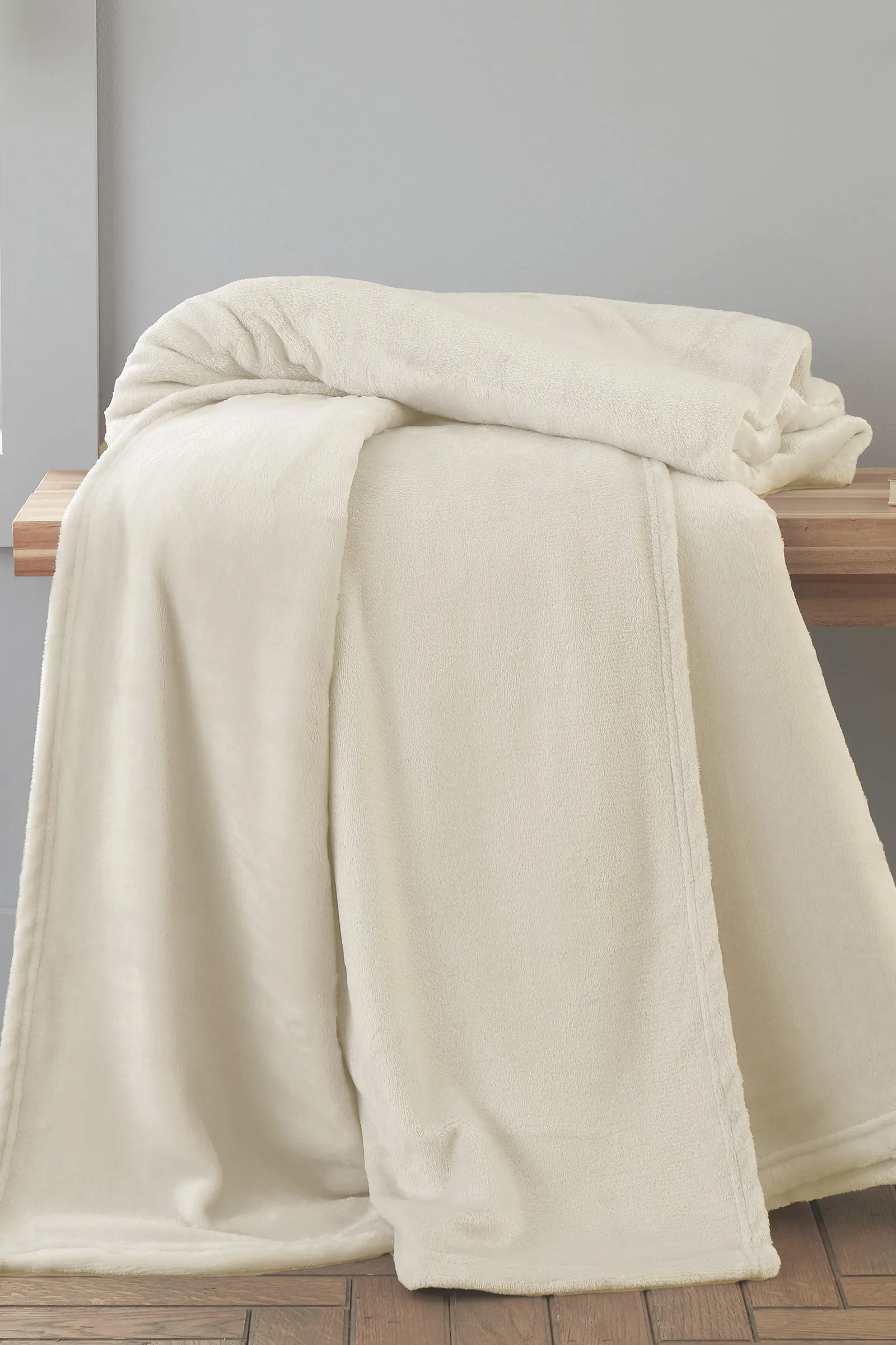 Catherine Lansfield 'Raschel Velvet Touch' Blanket Throw in Cream