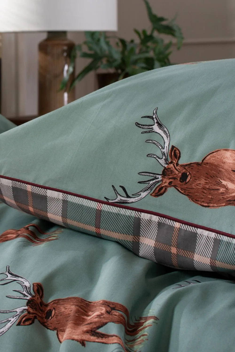 The Lyndon Company Highland Fell 100% Cotton Duvet Cover Set - Stag Print Bedding in Green 4