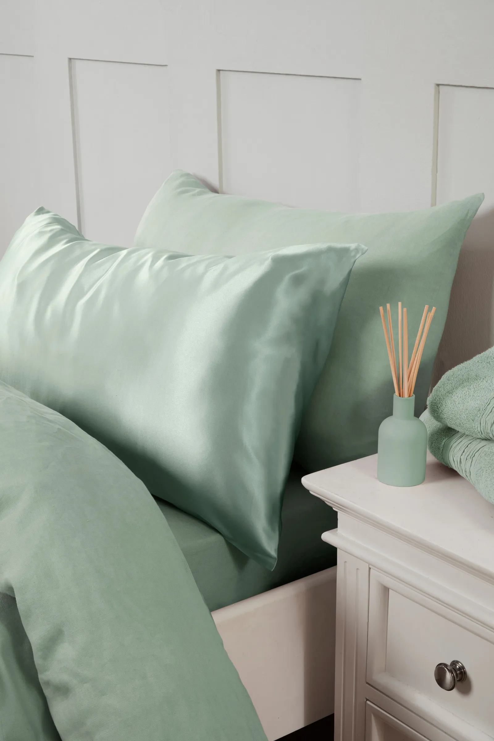 Silky Silks 100% Mulberry Silk Standard Pillowcase in Light Green