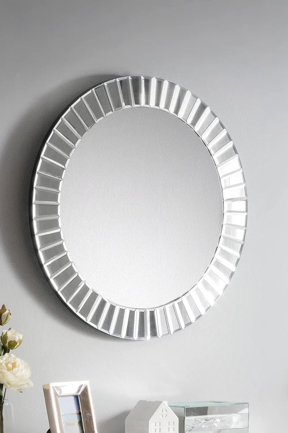 Julian Bowen Sonata Round Wall Mirror in Clear