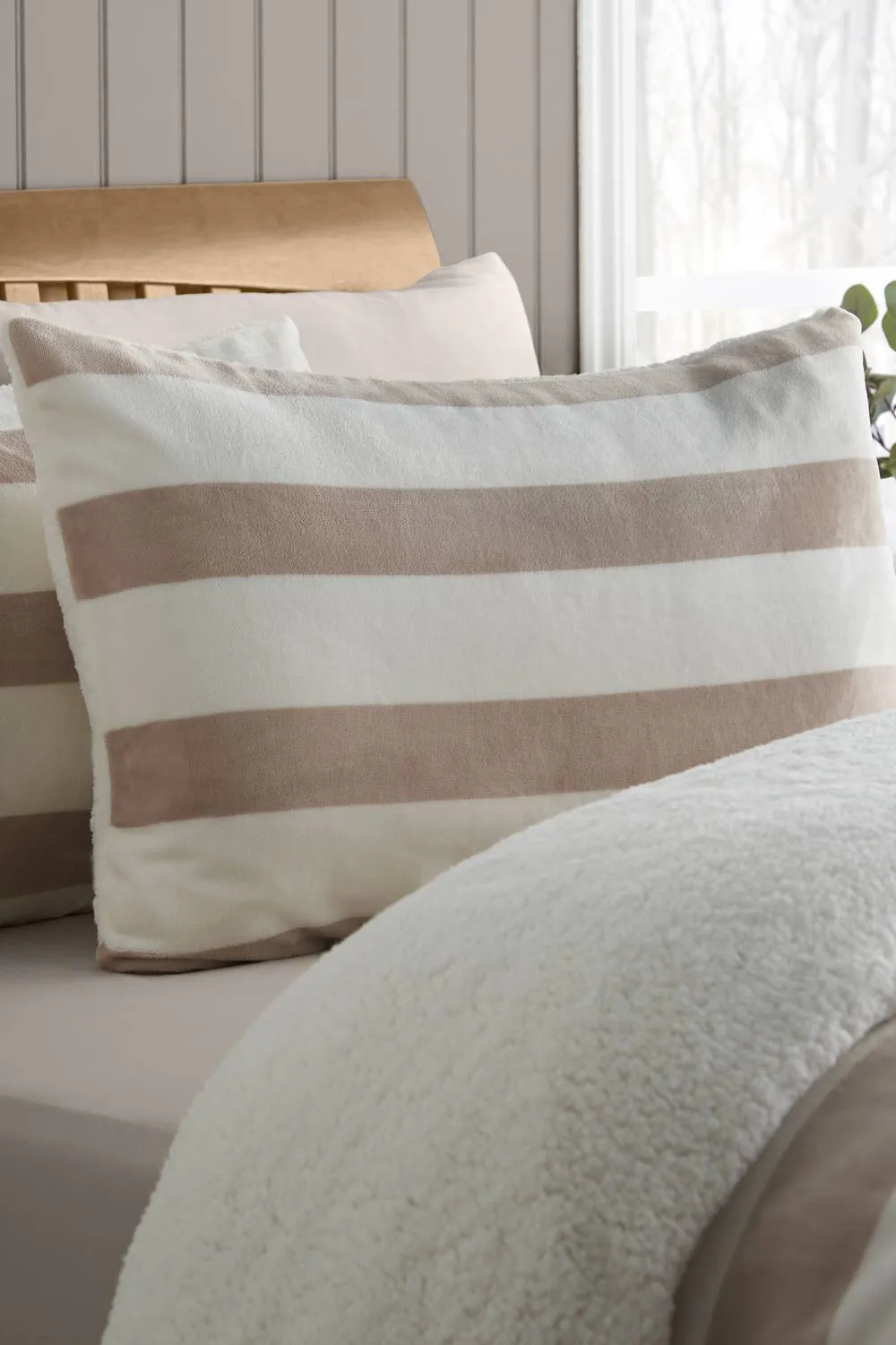 Catherine Lansfield 'Cosy Sherpa Stripe' Duvet Cover Set in Natural 2