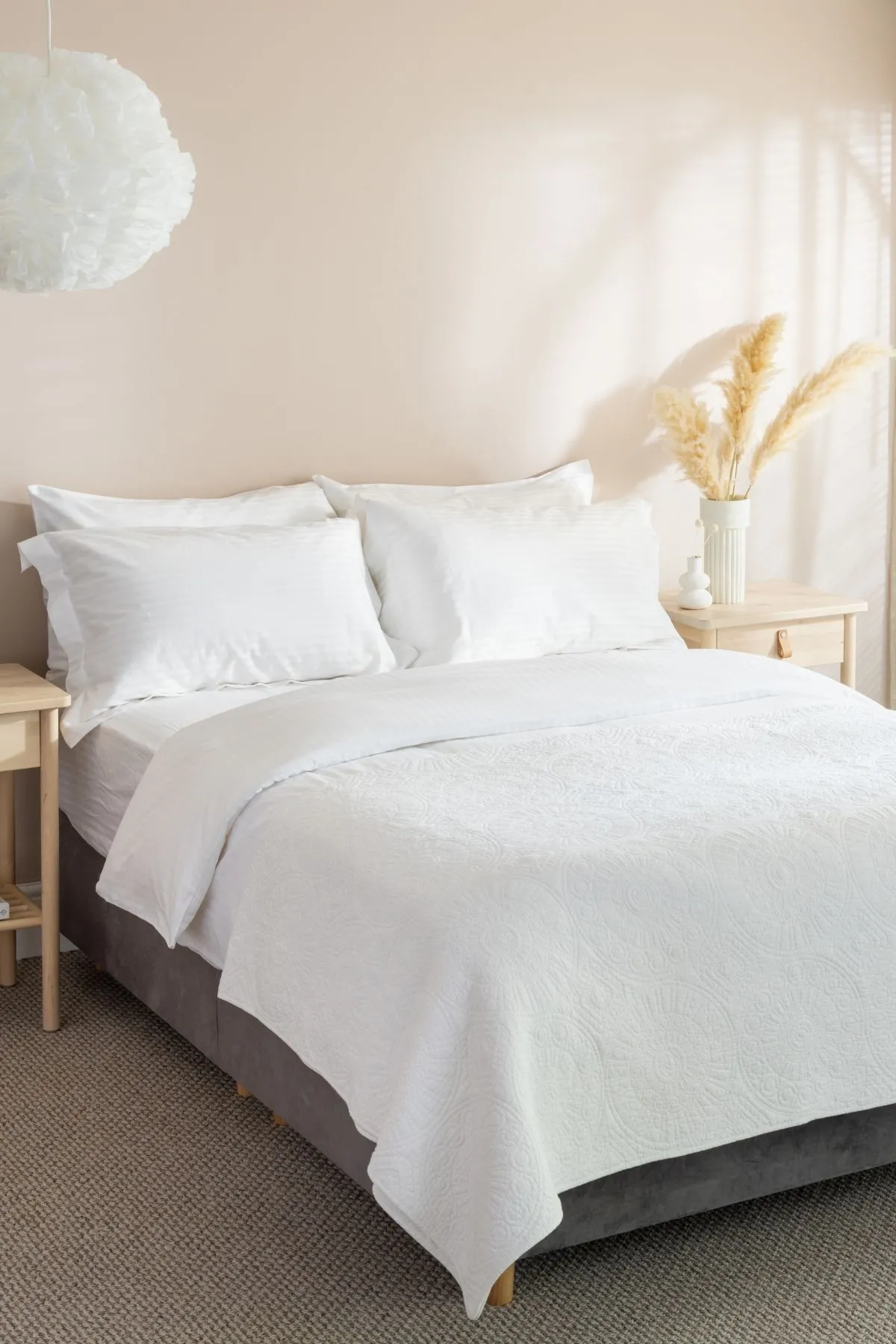 Soak&Sleep Quilted Cotton Bedspread in White