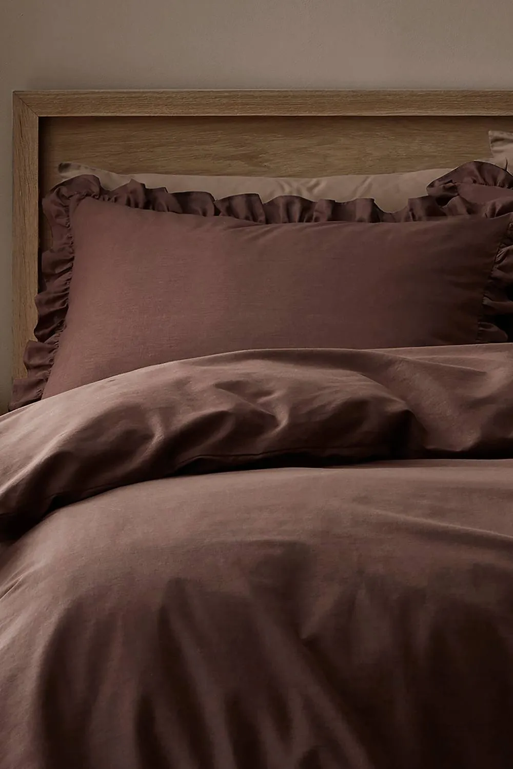 Appletree 'Cassia Frill' 100% Cotton Relaxed Look Duvet Cover Set in Chocolate 2