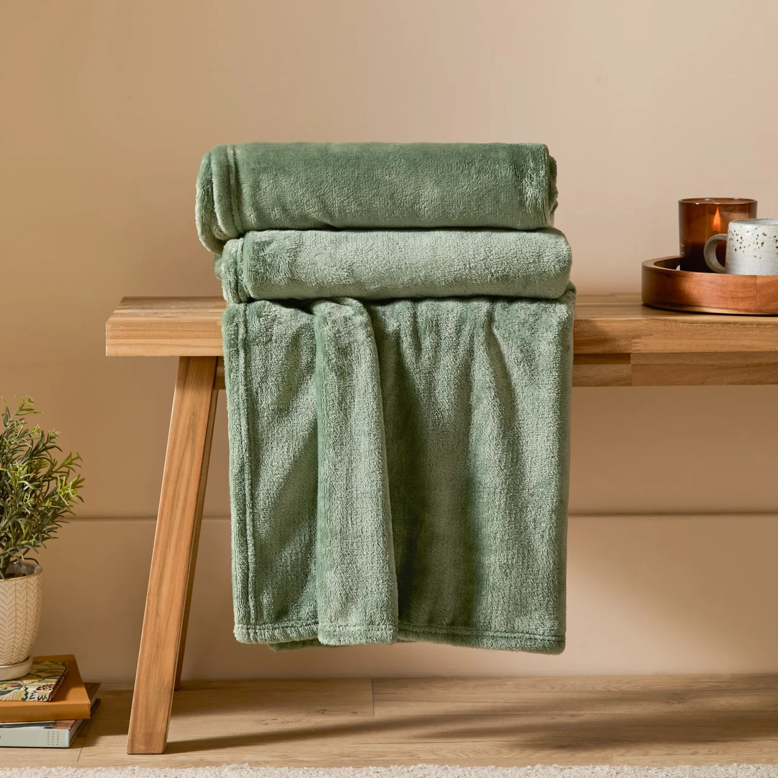 Furn Harrow Fleece Throw in Light Green