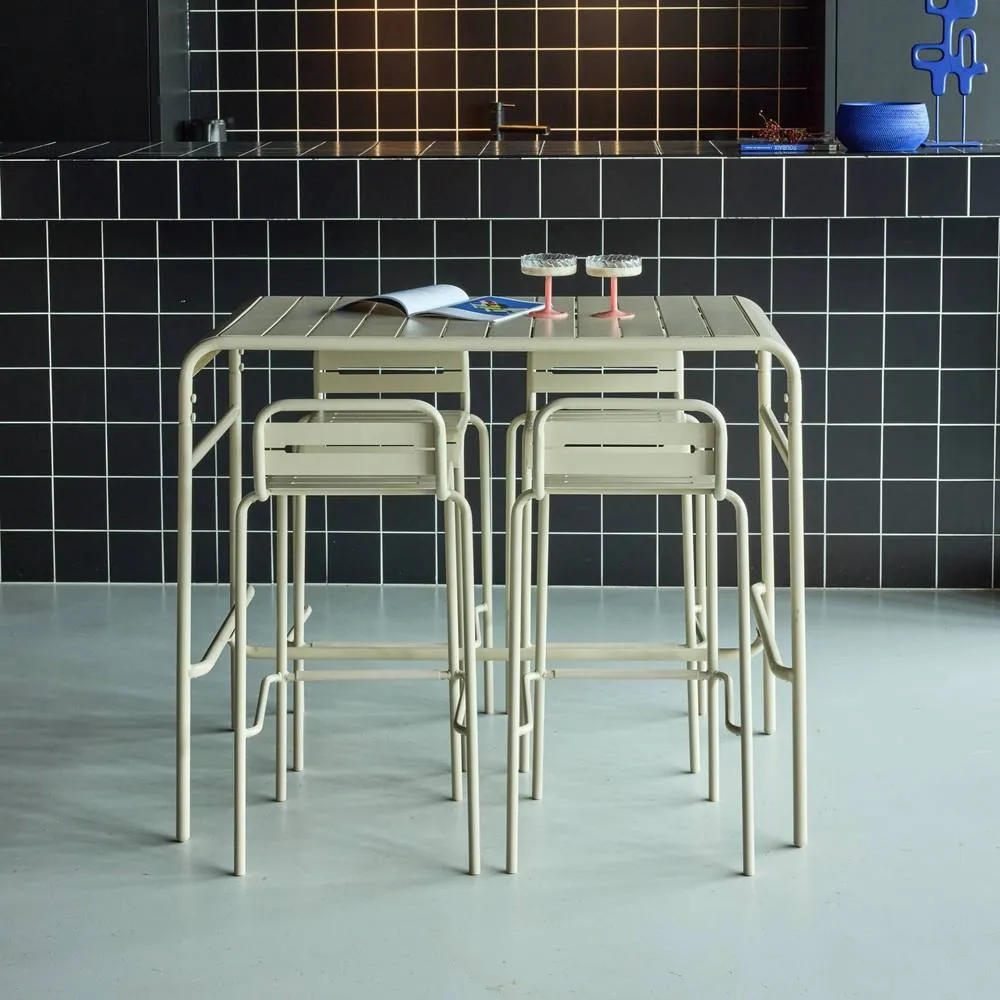 sweeek Garden high table with 4 steel bar stools in Beige 4