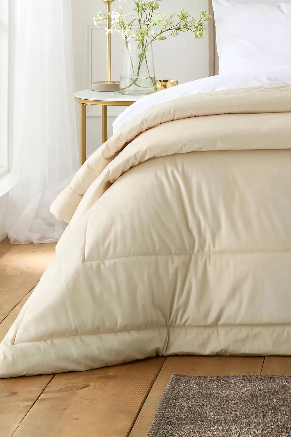 Appletree 'Harlan' Velvet Bedspread in Cream 2