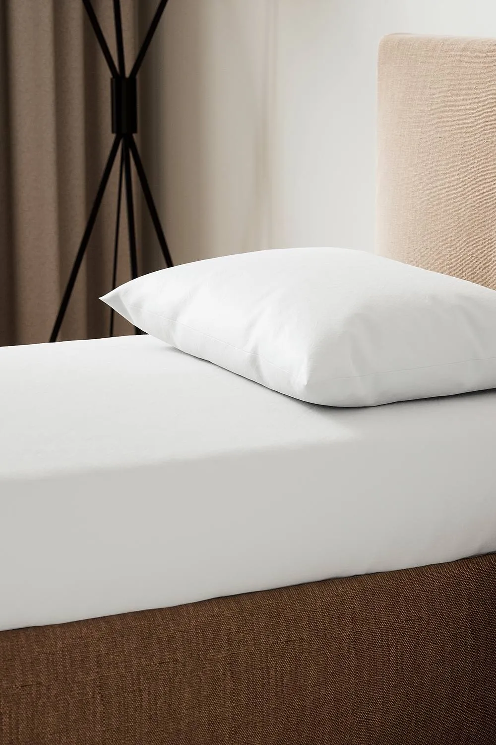 Helena Springfield '200 Thread Count' Cotton Fitted Sheet & Pillowcase Set in White 2