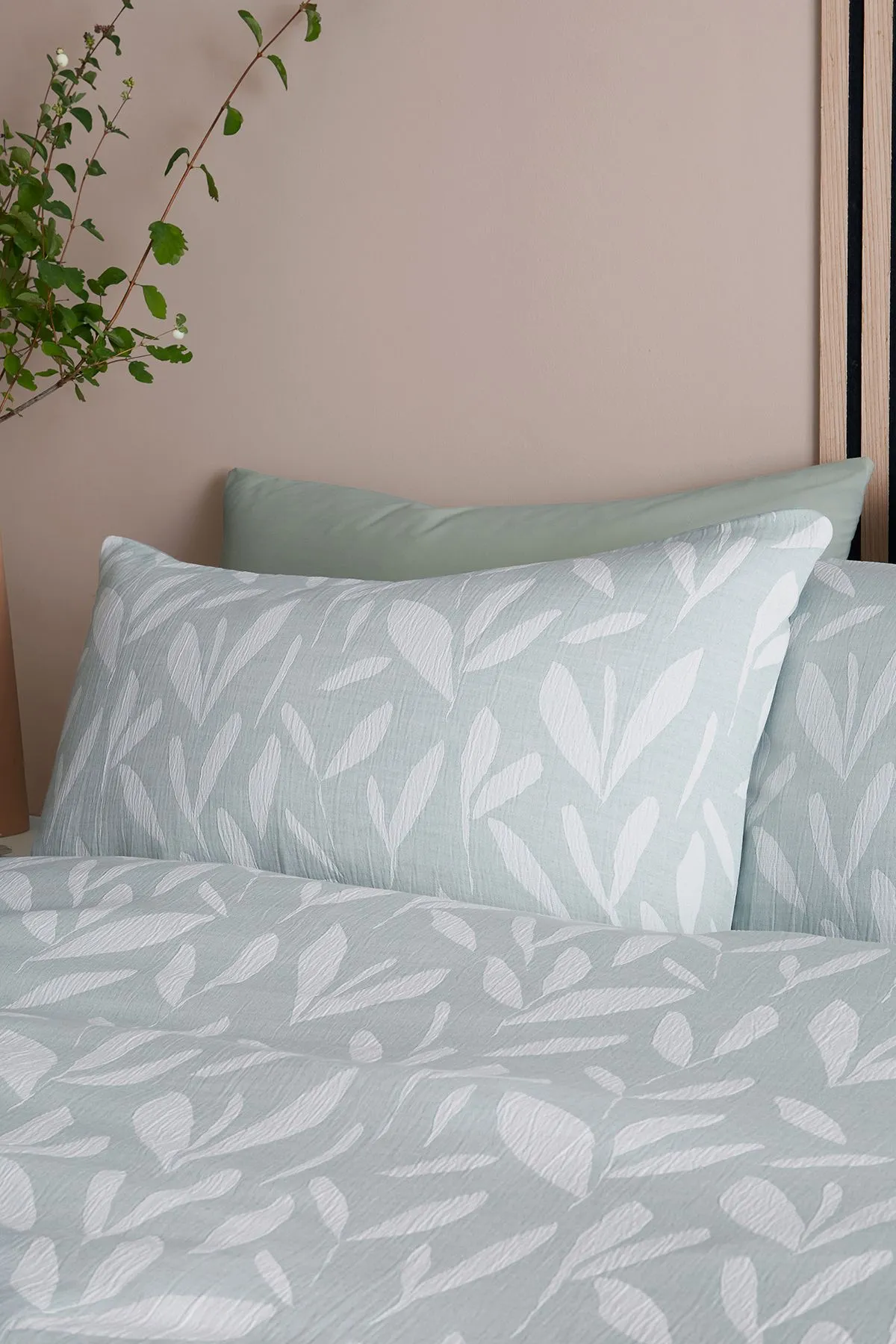 Appletree 'Emile' Jacquard Leaf Pattern Print Duvet Cover Set in Green 2