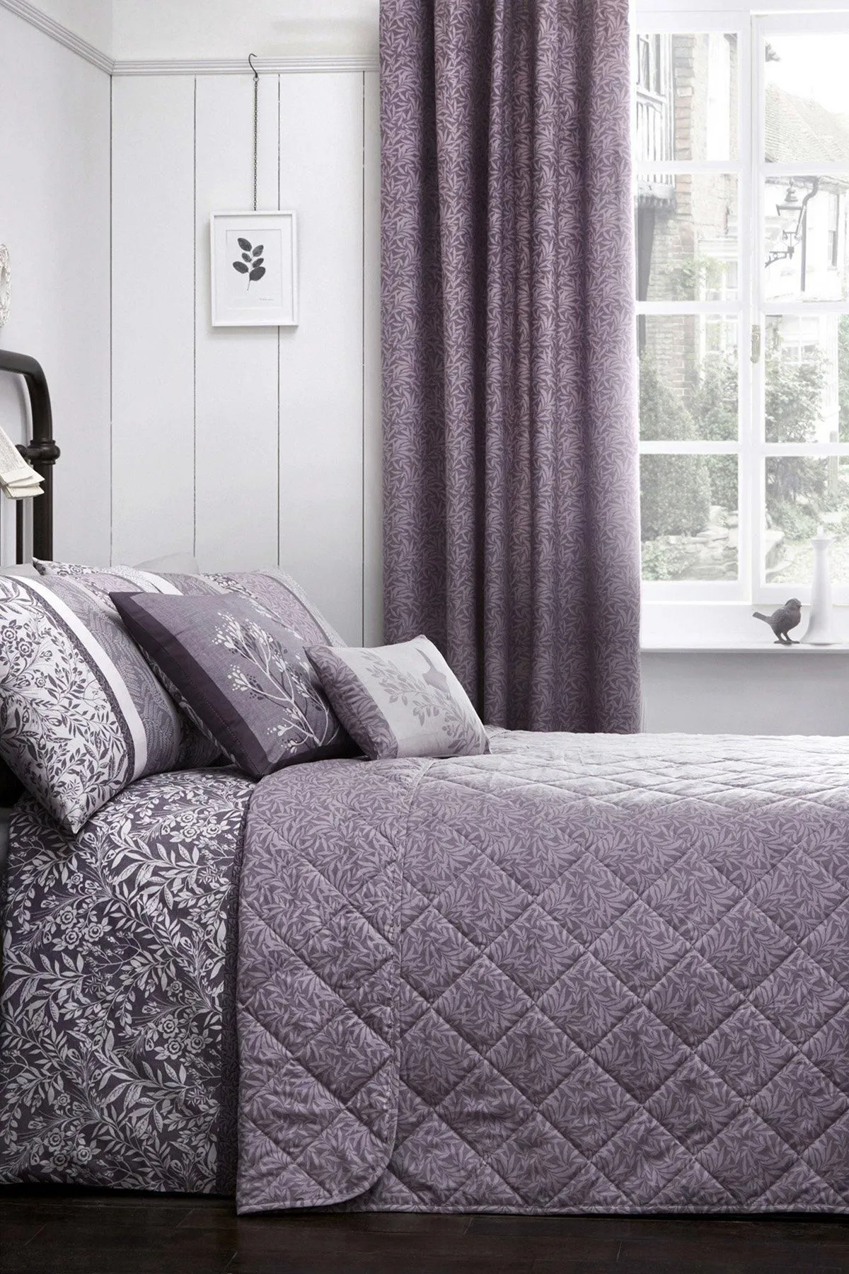Dreams & Drapes 'Hanworth' Modern Leaves & Fauna Striped Duvet Cover Set in Lavender 3