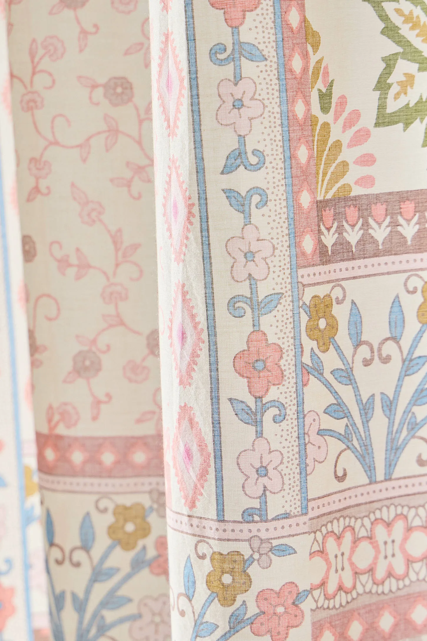 Patchwork Print Curtain 3