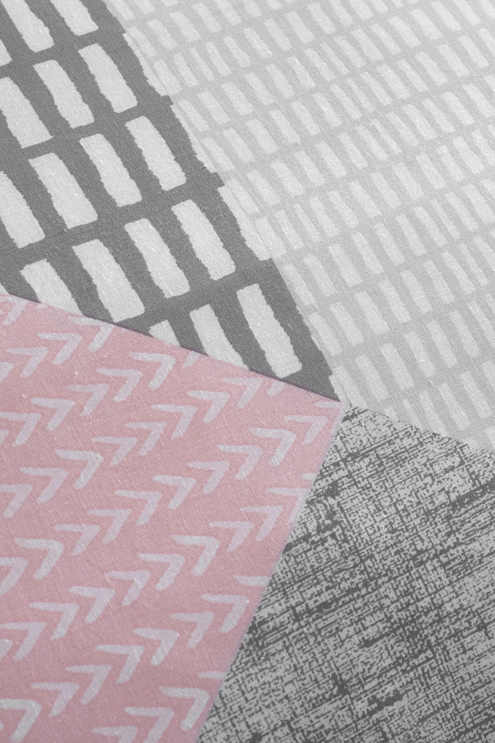 Catherine Lansfield 'Larsson Geo' Duvet Set in Pink 3