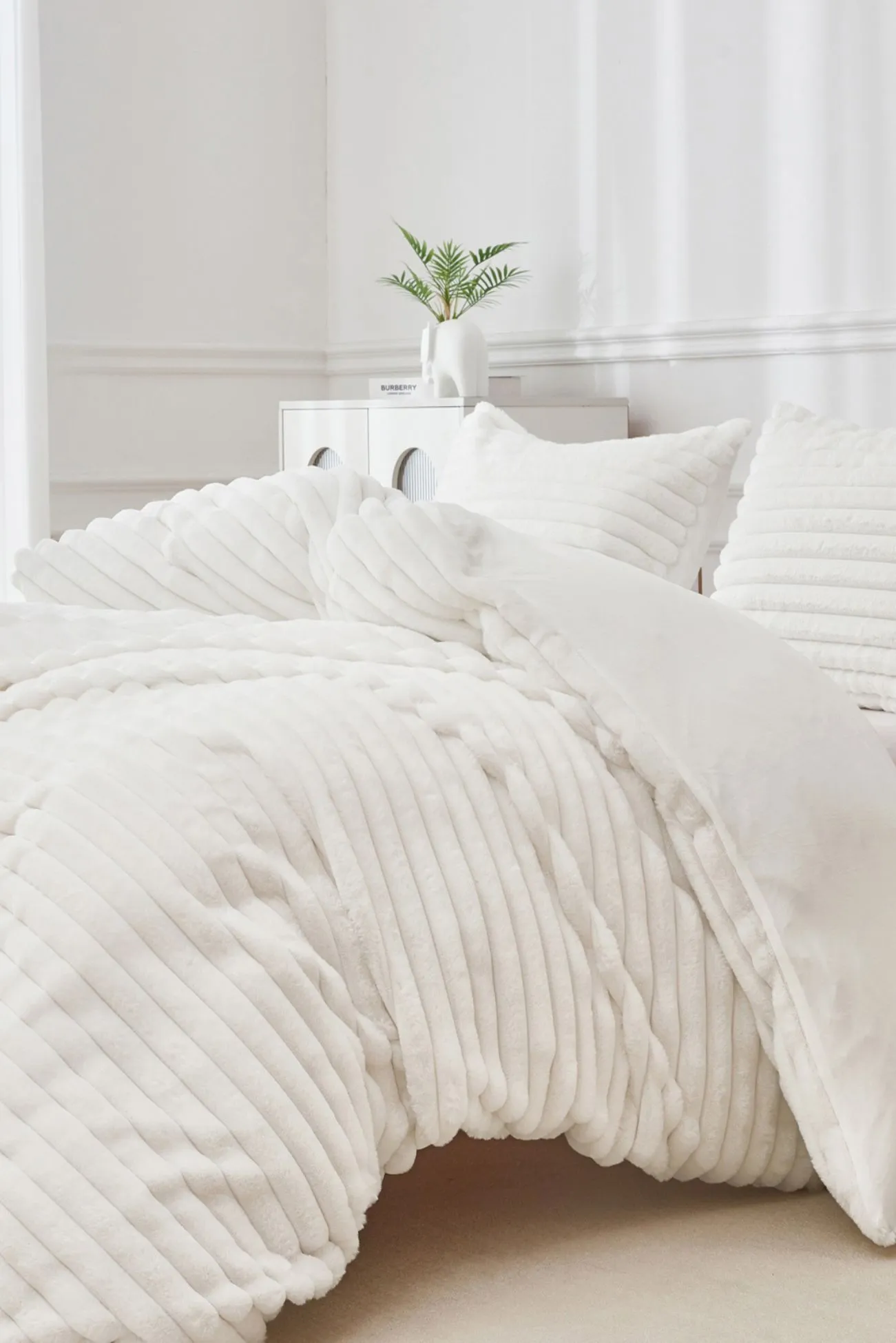 Ezysleep Super Soft Luxury Faux Fur Stripe Duvet in Cream