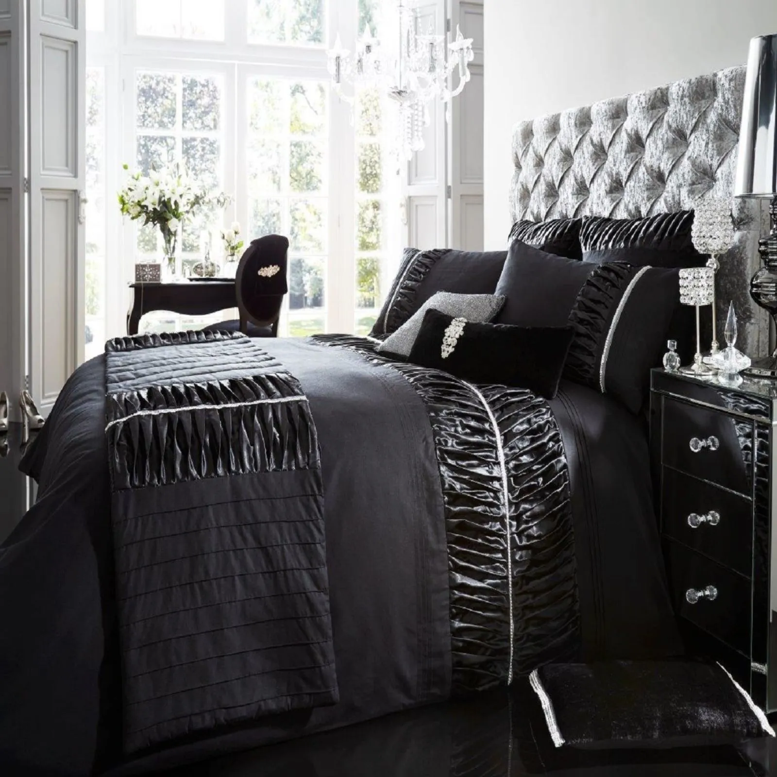 Smart Living Premium Polycotton Alina Duvet Cover With Pillowcases in Black 2