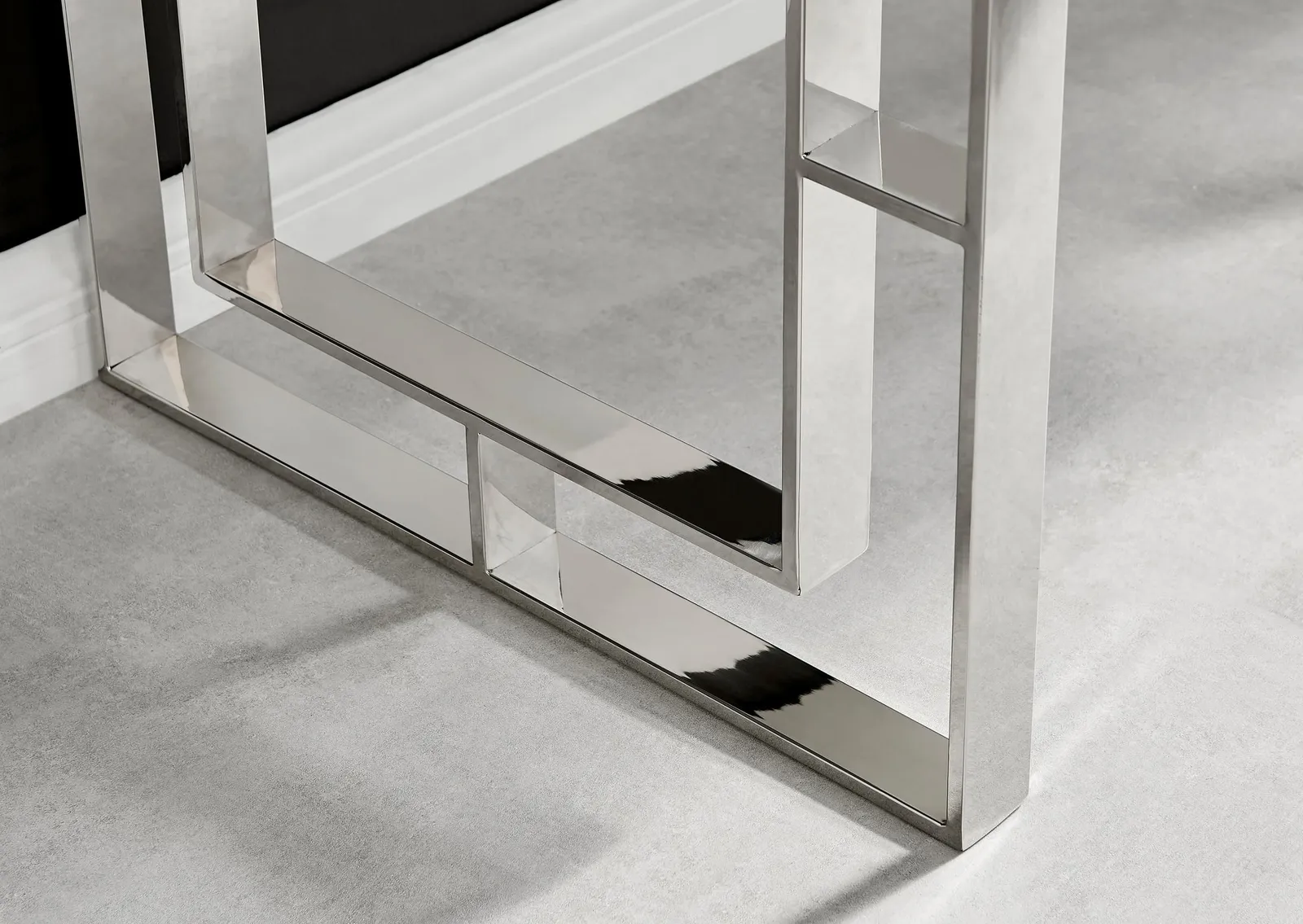 FurnitureboxUK Cambridge White High Gloss Office/Gaming Desk With Silver Chrome Geometric Legs 4