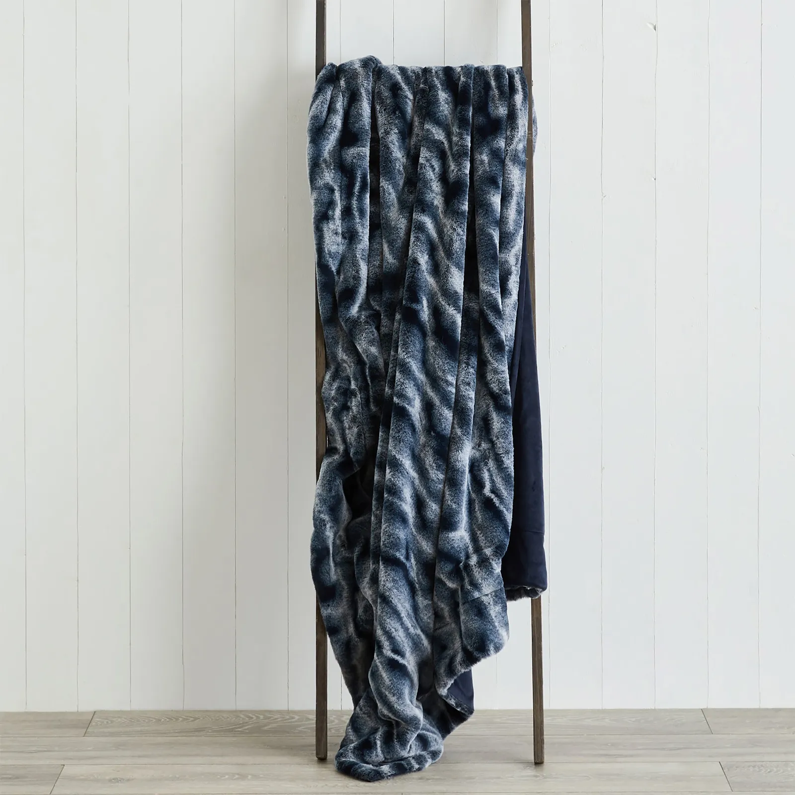 Marble Plush Faux Fur 130cm x 180cm Throw Navy