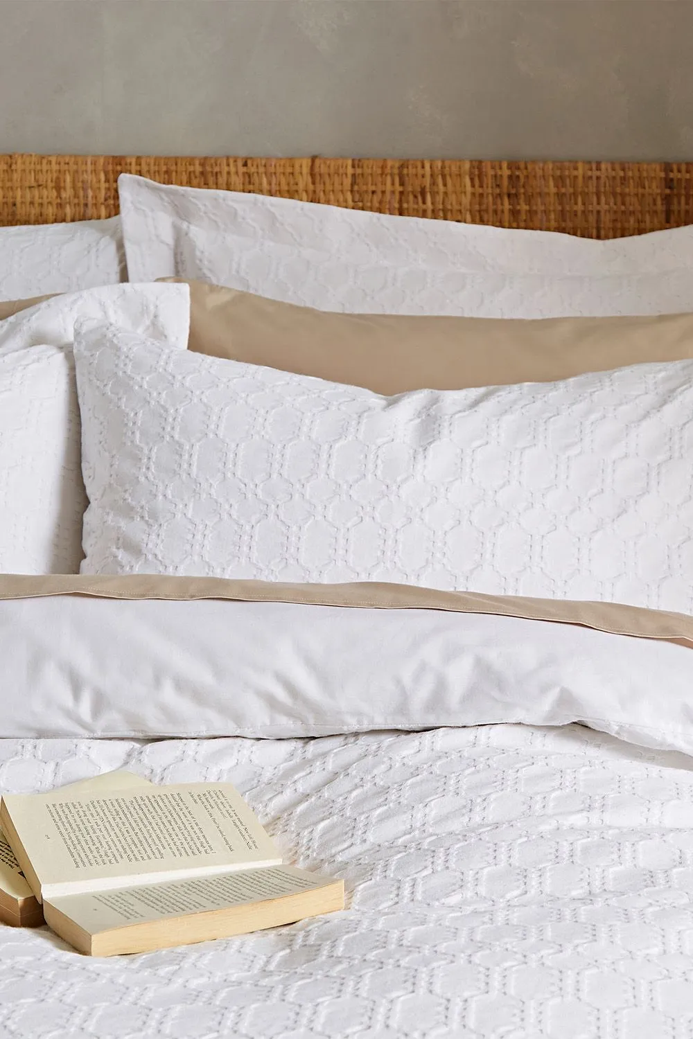 Bianca 'Waffle Cotton Circle' Duvet Cover Set in White 2