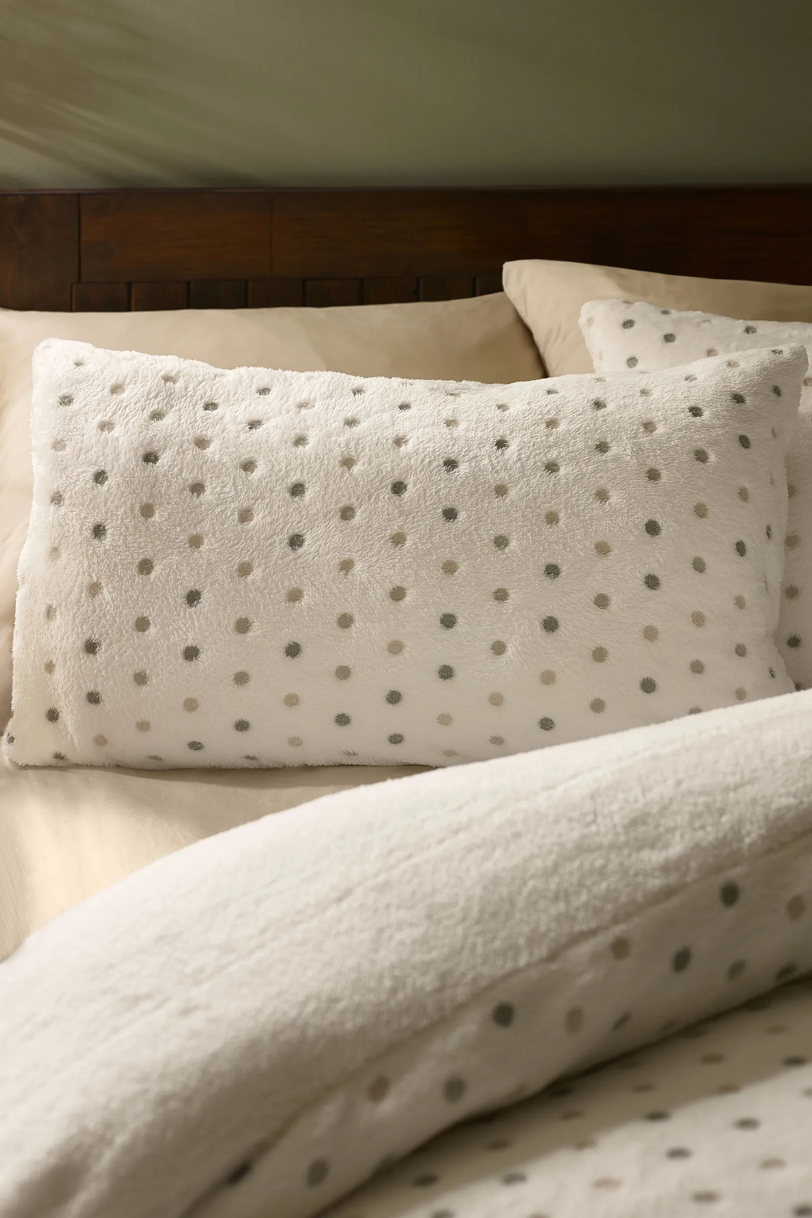 Catherine Lansfield 'Cosy Spot' Fleece Duvet Cover Set Cream 2