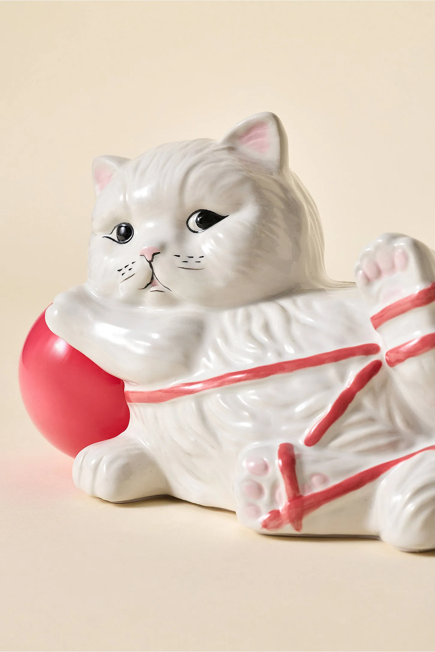 Cat In Yarn Table Lamp 3