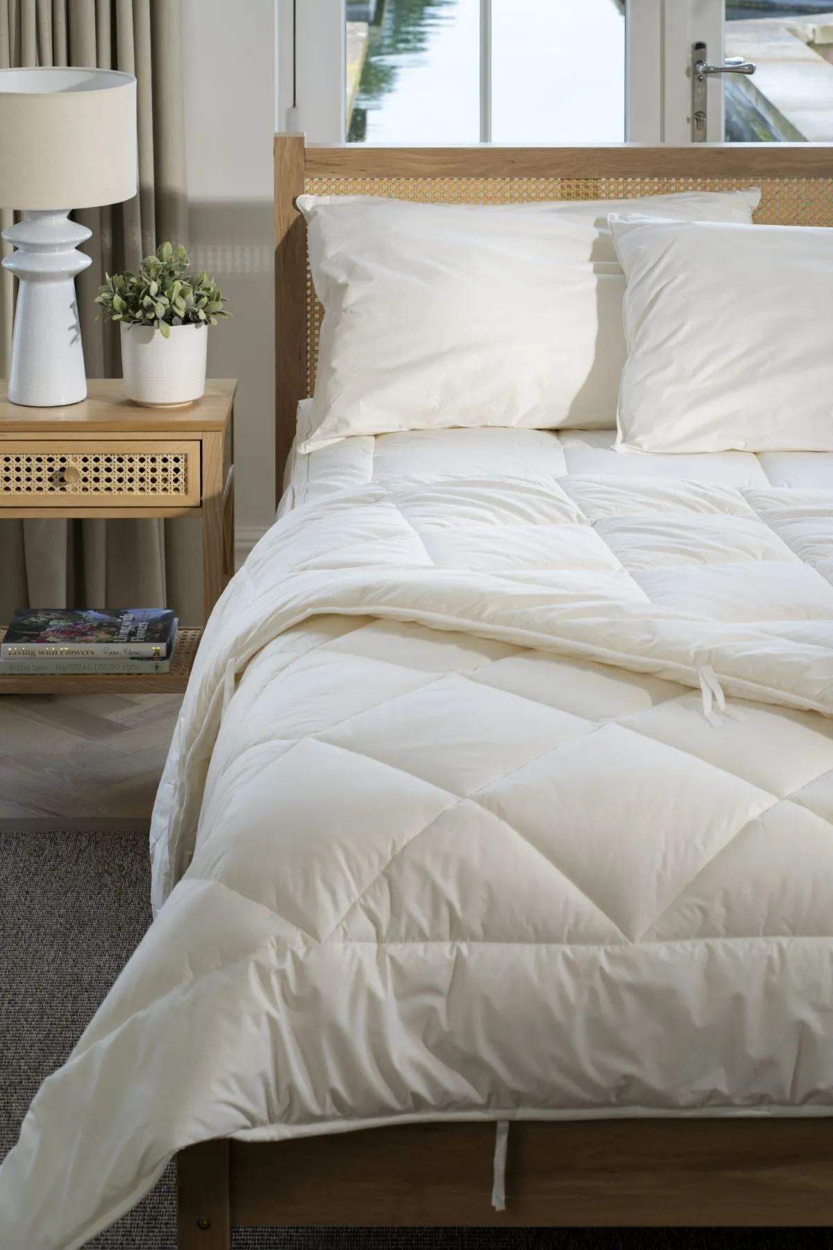 Soak&Sleep Summer Warmth New Zealand Wool Duvet in White 1