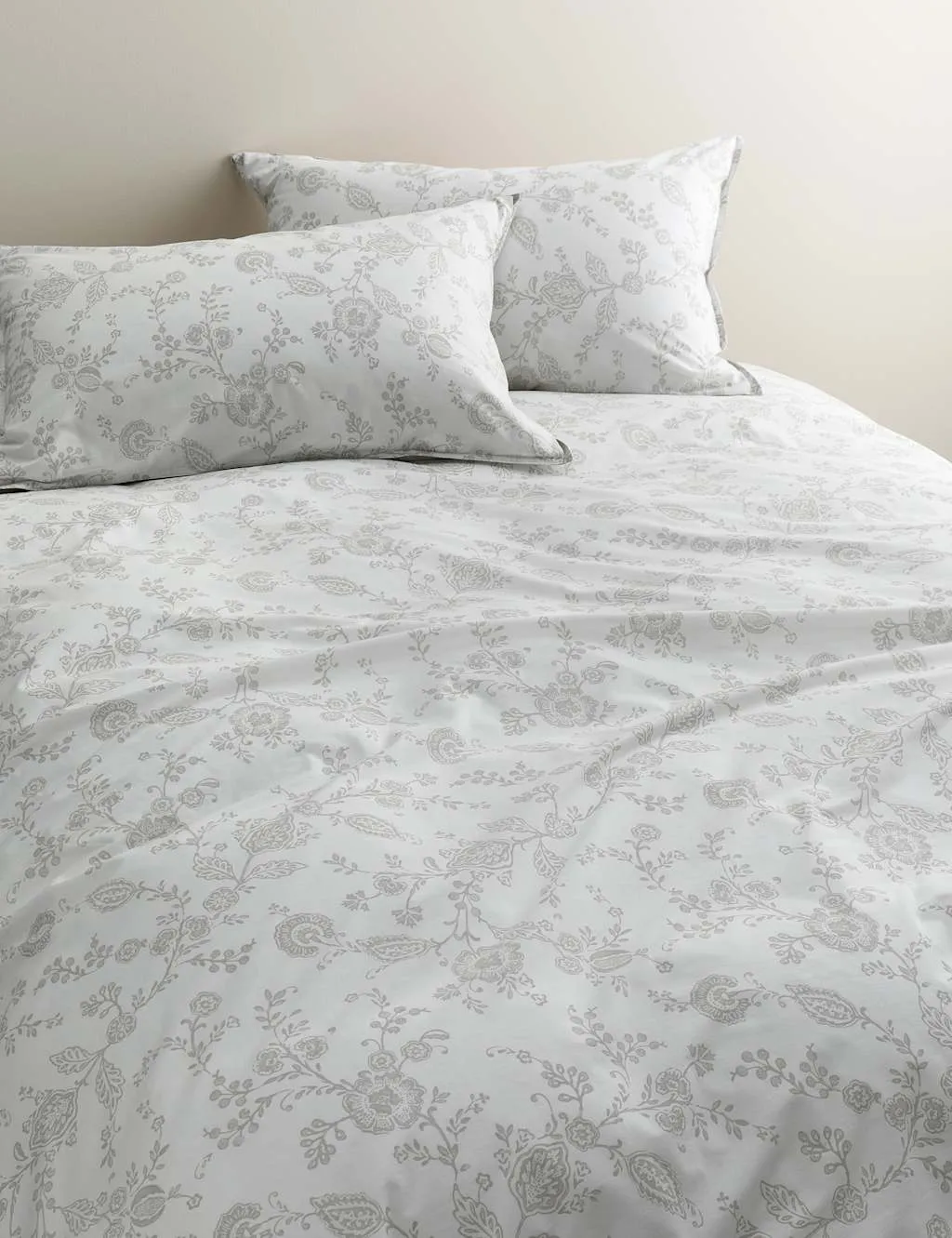 M&S Cotton Rich Trailing Floral Bedding Set Grey Mix