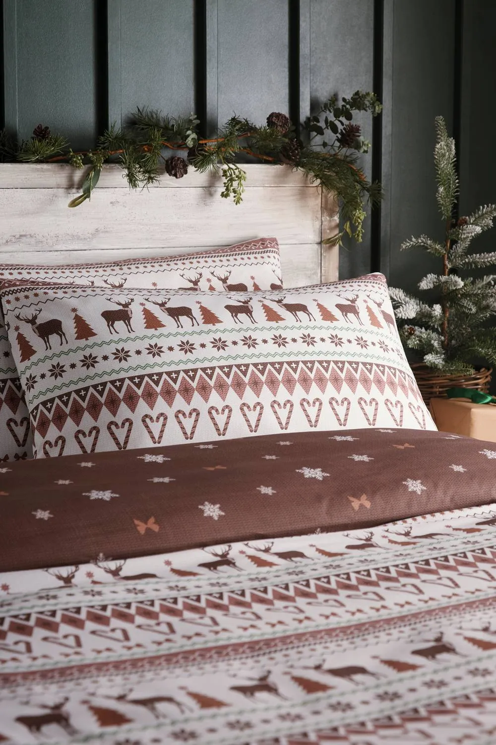 Fusion 'Christmas Fairisle' Easy Care Duvet Cover Set in Natural 2