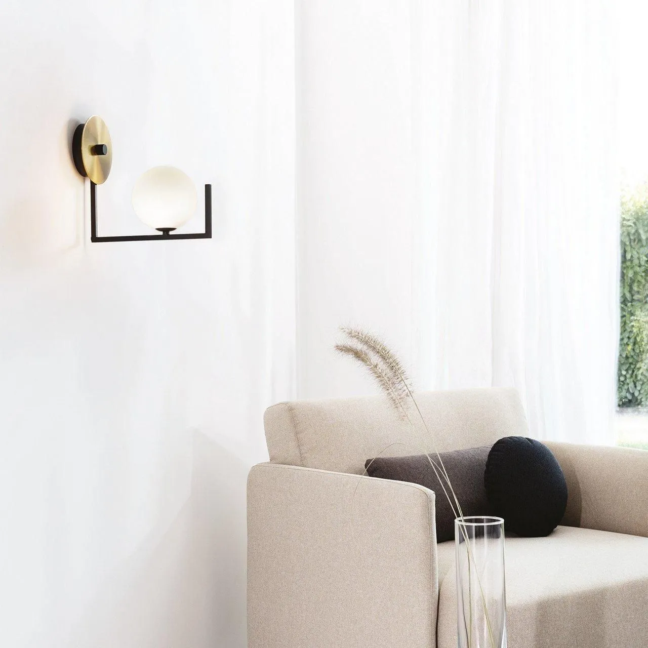 Netlighting Birds Globe Wall Lamp Black in Yellow 2
