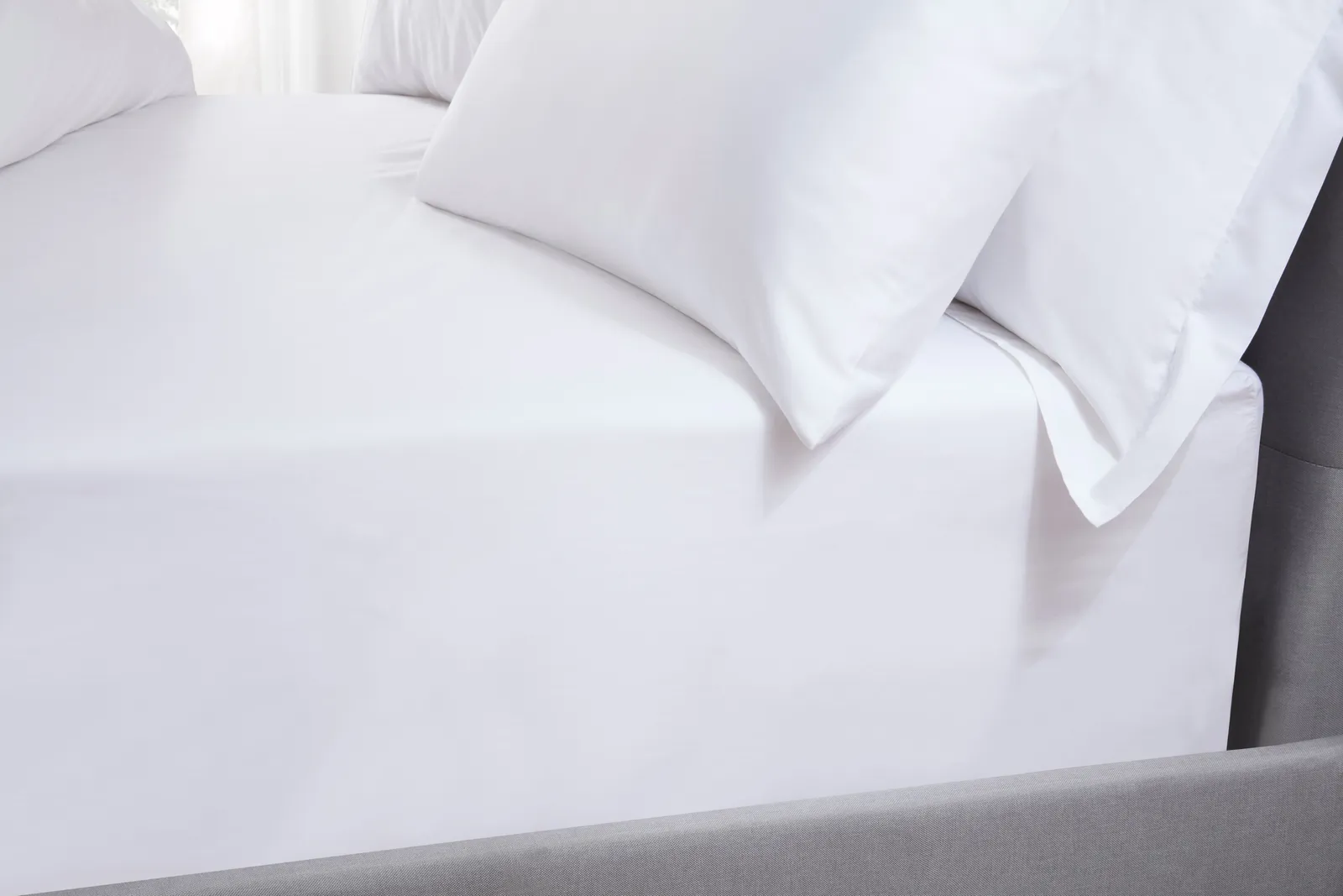 The Linen Consultancy 'TLC 5 Star Hotel Concept' 250TC Cotton Percale Extra Deep Fitted Sheet & Pair of Standard Pillowcases Set