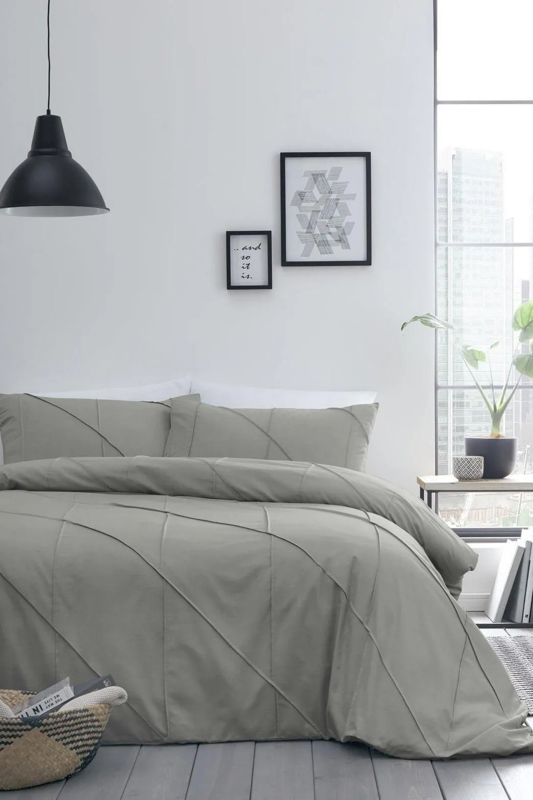 Serene 'Dart' Boutique Duvet Cover Set in Grey