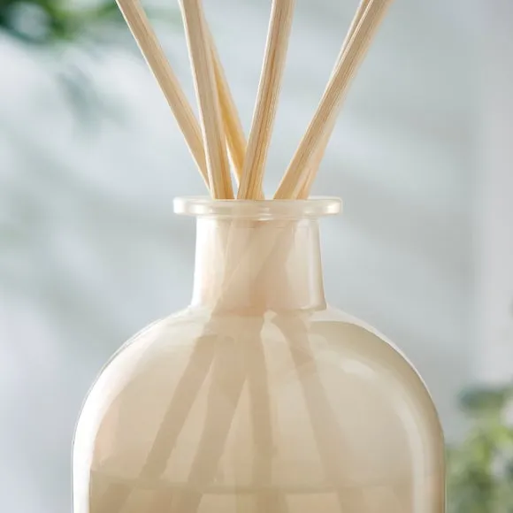 Vanilla and Sandalwood Diffuser 2