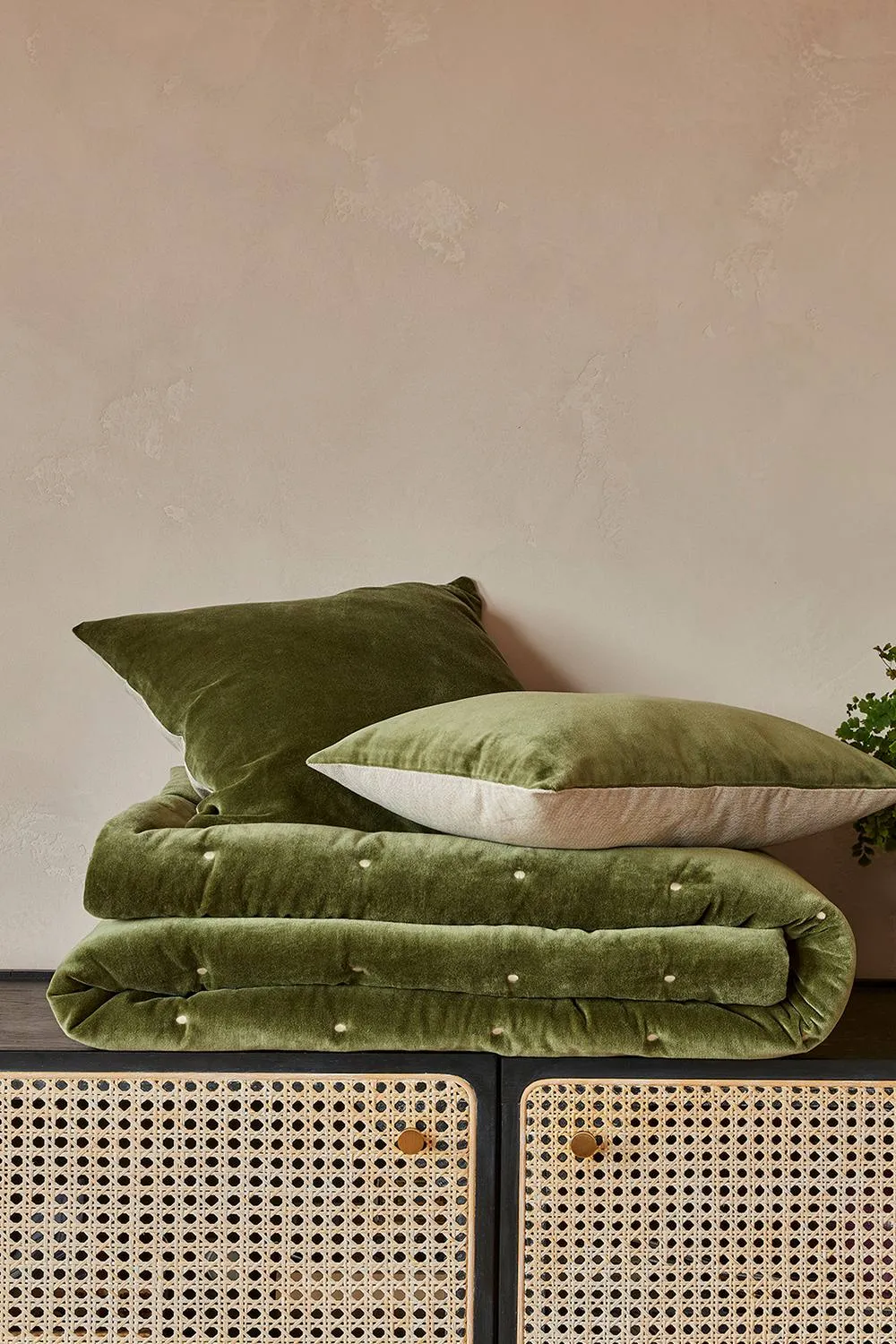 CHRISTY Luxury Quilted Velvet 'Jaipur' Throw in Olive
