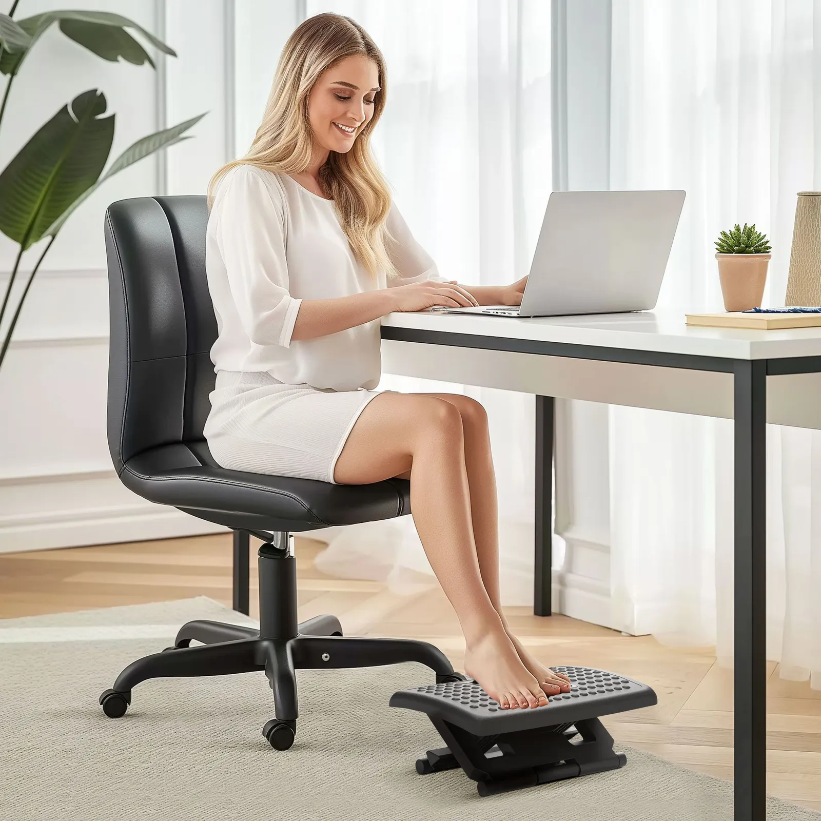 HOMCOM Rest for Under Desk with Massage Function, Adjustable Angle & Height in Black