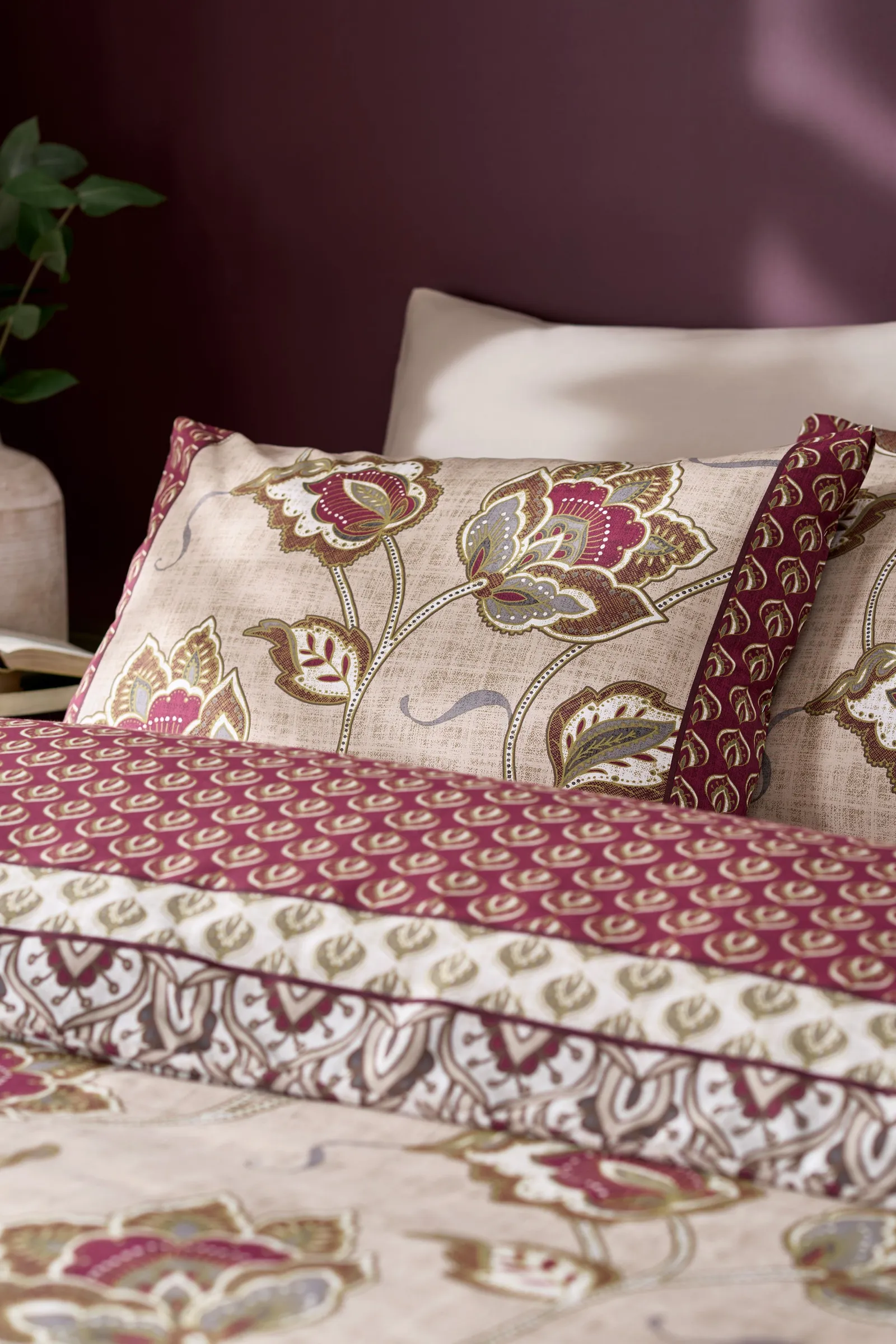 Catherine Lansfield Kashmir Paisley Duvet Set in Nude 3