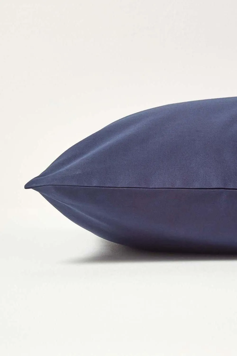 Homescapes Continental Egyptian Cotton Pillowcase 200 TC, 80 x 80 cm in Navy 2