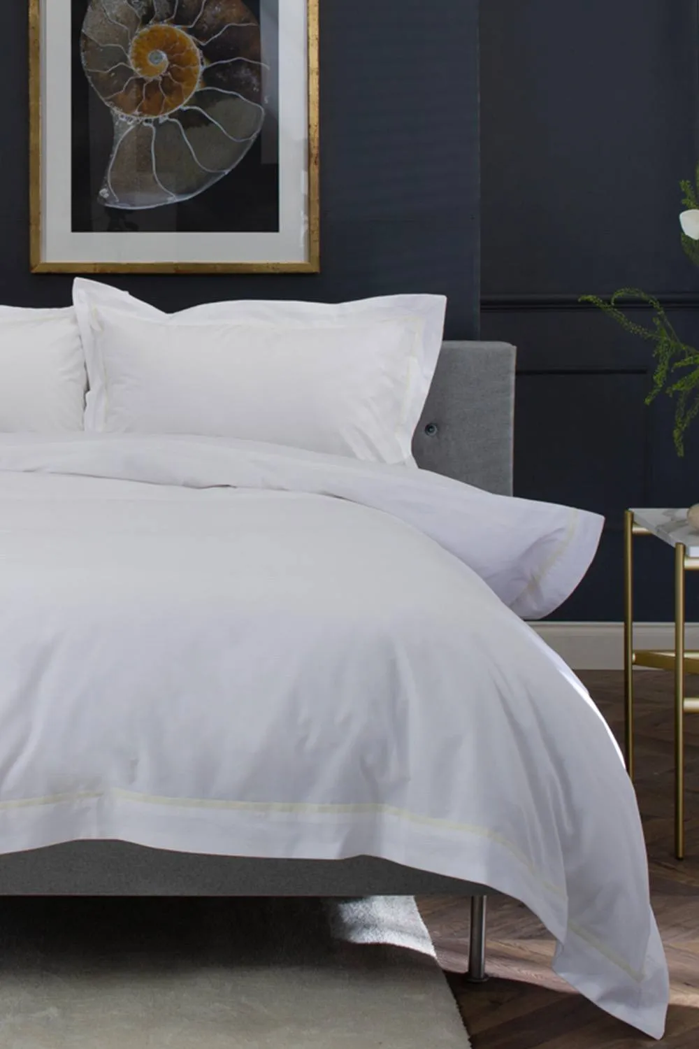The Lyndon Company Boutique Hotel Hampstead 200 Thread Count Cotton Duvet Cover Set in White 2